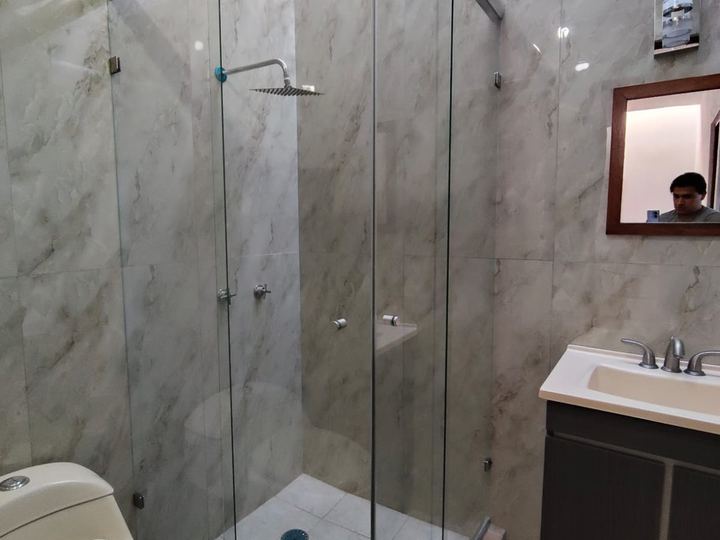 Cancel esquinero de baño en vidrio templado