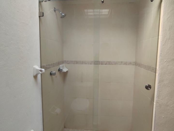 Shower enclosure with Bacalar system and tempered glass