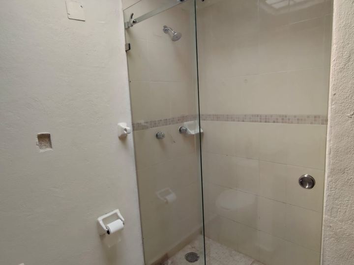 Sliding Bacalar-system enclosure under a skylight