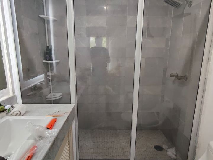Sliding enclosure with white frame and frosted glass