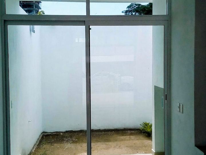 White aluminum sliding enclosure with a fixed transom onto the patio